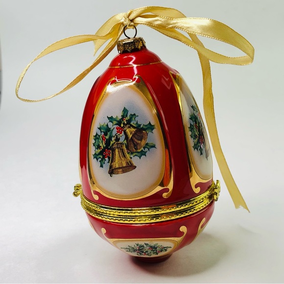 Vintage Ceramic Christmas Ornament Egg Red Gold Hinged Music Box Gift Souvenir - Picture 2 of 7